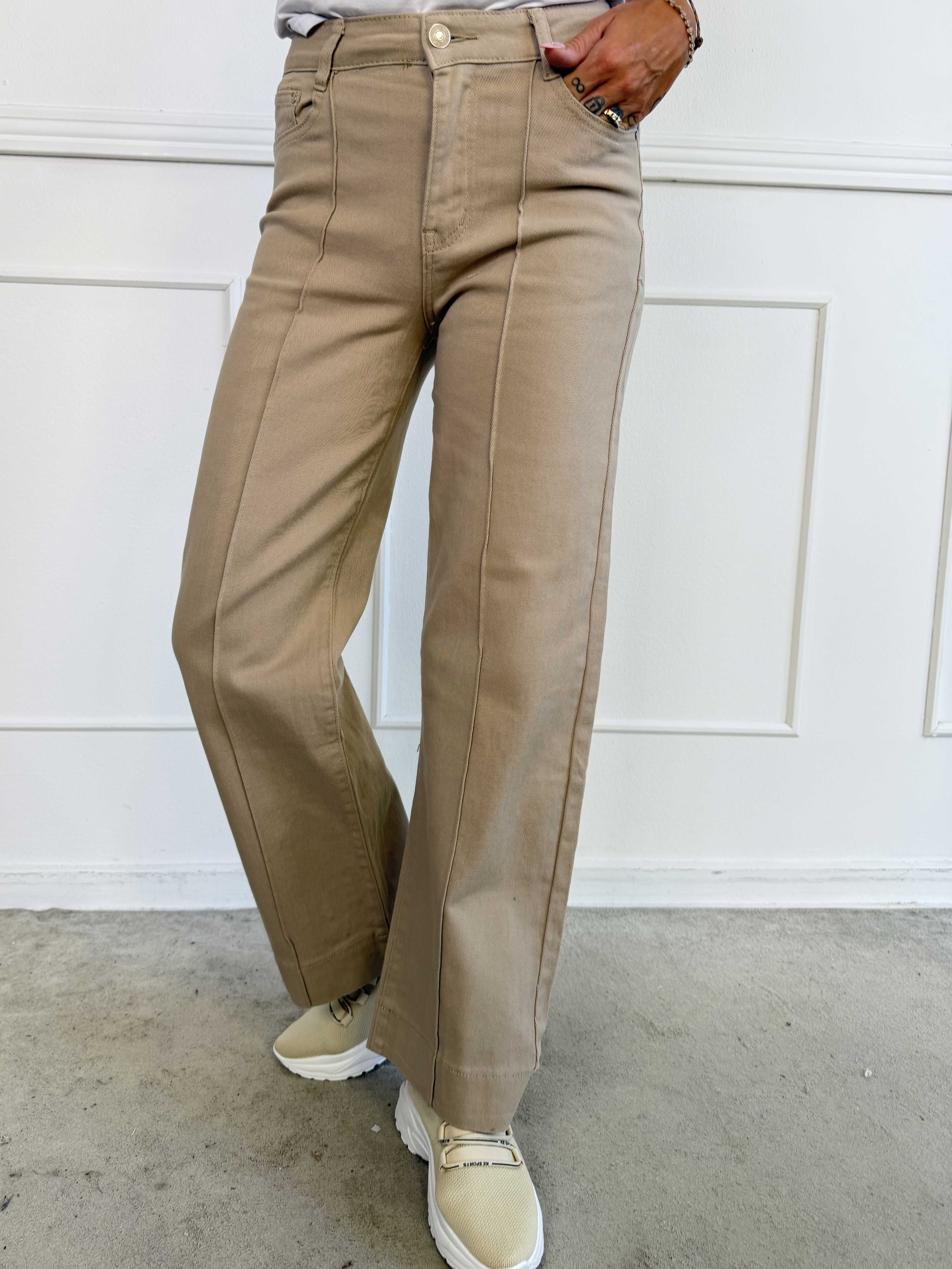 Zelma - Stilrene beige jeans med dekorativ syning langs benene